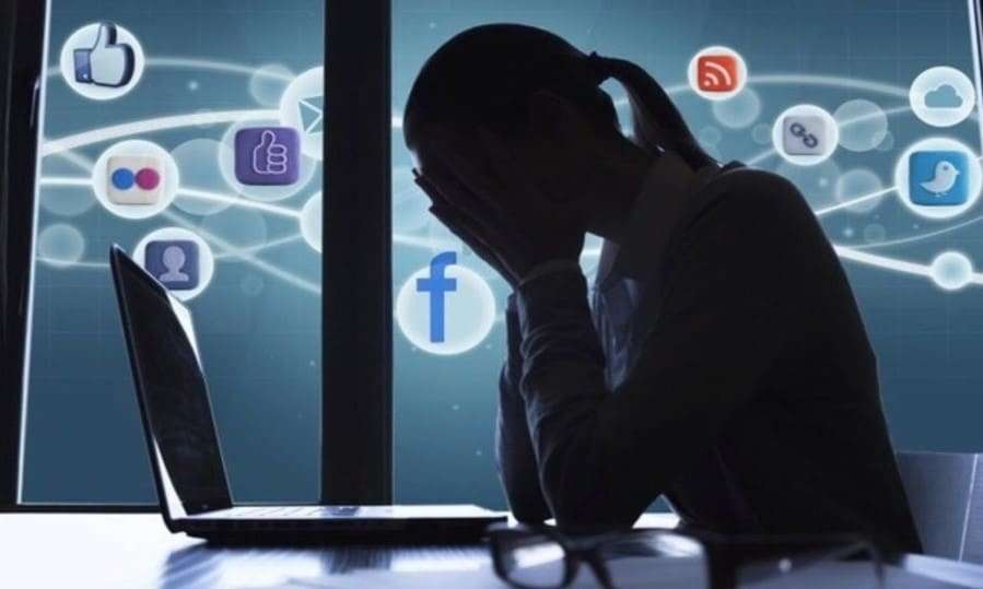 How do social media cause anxiety and depression?